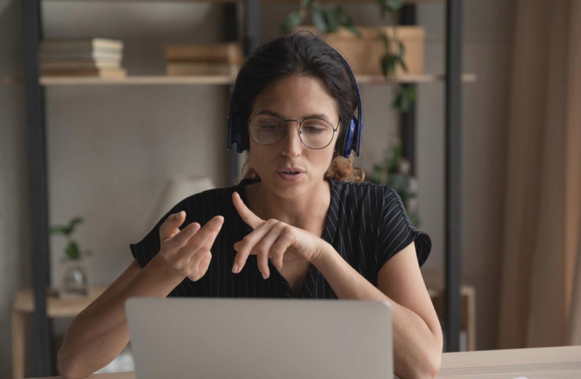 Teilnehmer bei praktischer SEO-Arbeit im Workshop